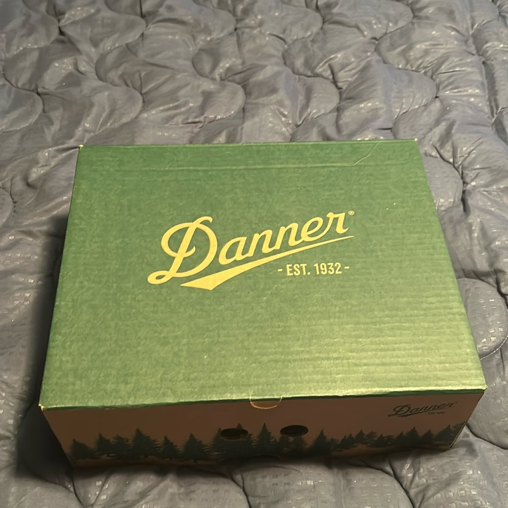 Classic Danner est 1933 brown and tan I’ll run mic toe 9 45